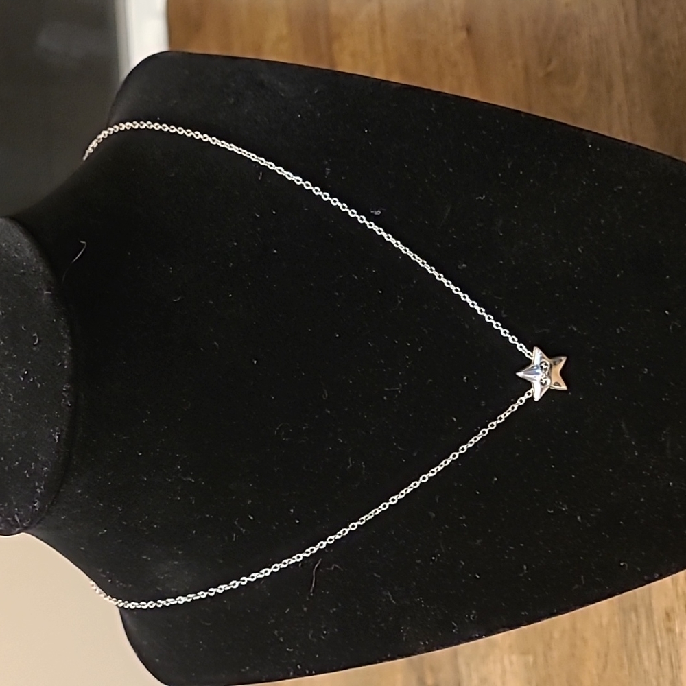 Silver tone star necklace short